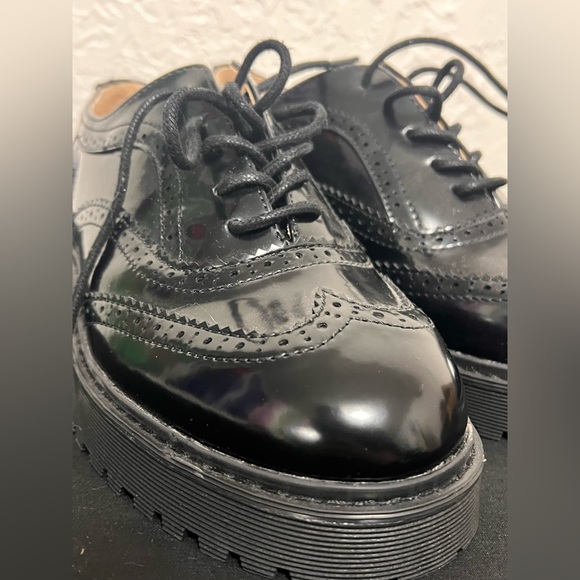 Torrid Platform Lace-Up Oxford Show, BNWOT, Size 8.5 WW - Picture 2 of 6